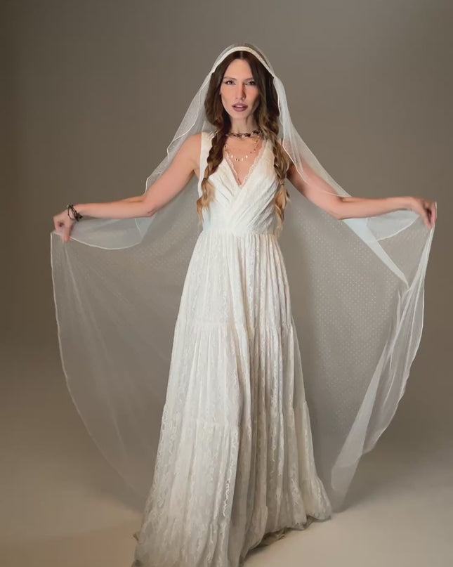 Boho Juliet Cap Wedding Veil with Lace, Dotted Tulle Bridal Veil with Pencil Edge, Vintage Bohemian Veil