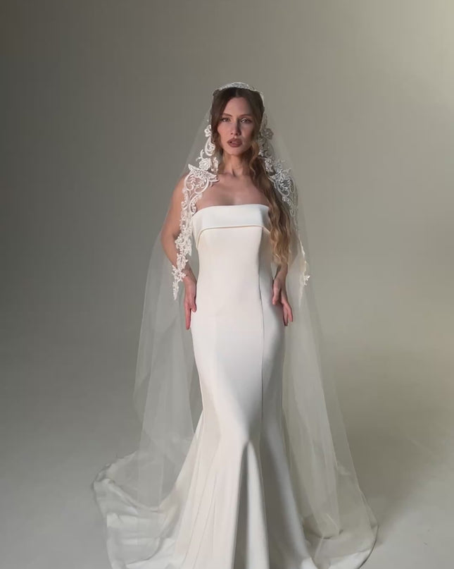 Modern Lace Appliqué Mantilla Veil – One Layer Boho Bridal Veil