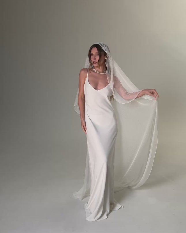 Romantic Juliet Cap Wedding Veil with Lace Appliqués – Single Tier Bridal Veil